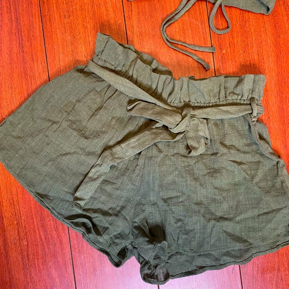 Crop Top Flare Shorts Set - Picture 4 of 4